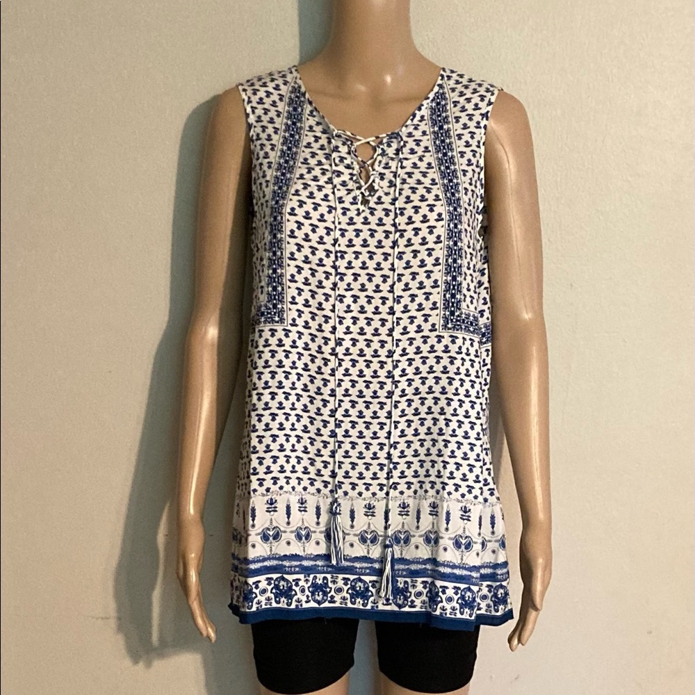Max Studio Boho style shirt. Blue and white floral print. Size M